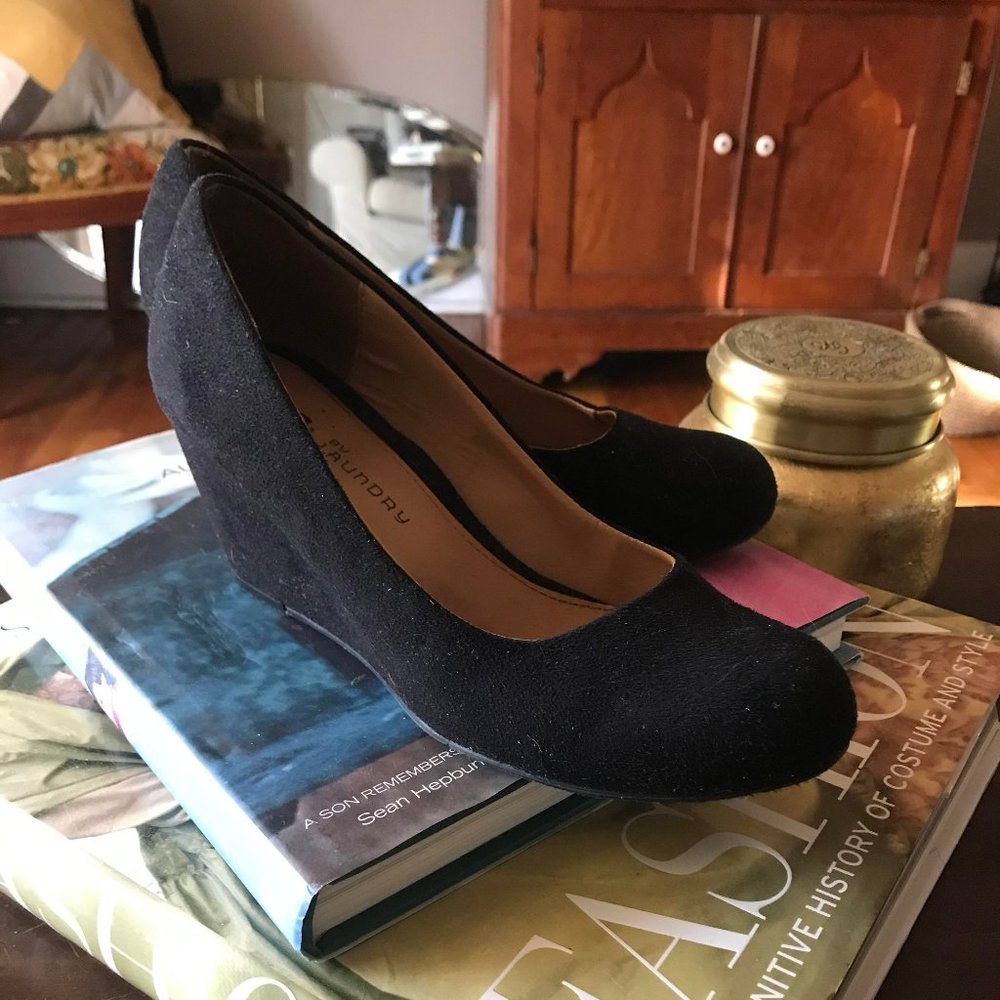 Chinese Laundry Black Suede Wedge Pumps